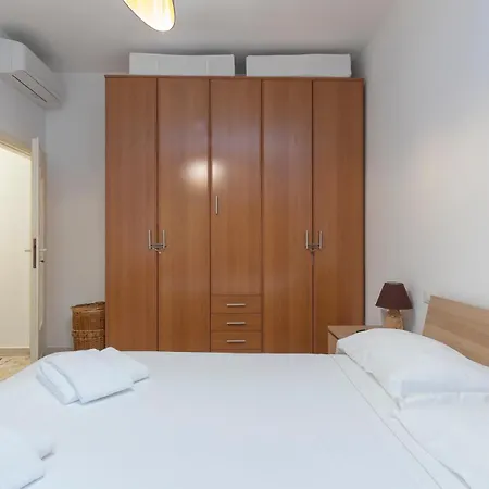 Oasi Urbana A Milano: Piazza Insubria Milan